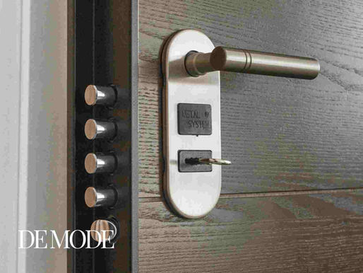 "SMART HOMES AND IOT - THE TECH-DRIVEN EVOLUTION OF LIVING SPACES": DE MODE GLOBAL