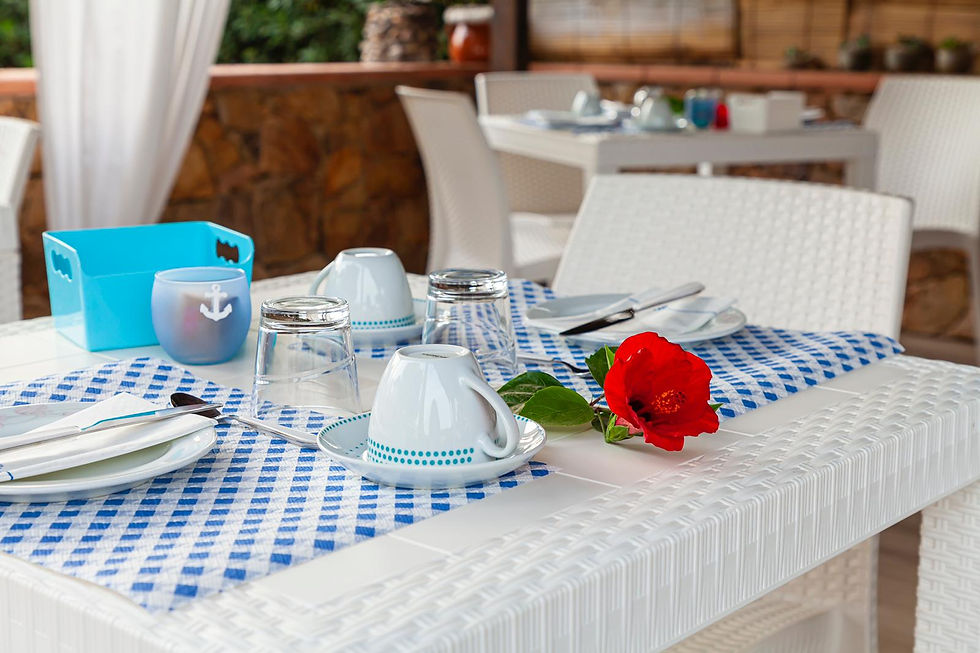 B&bTanit_veranda_tavolo colazione.jpg