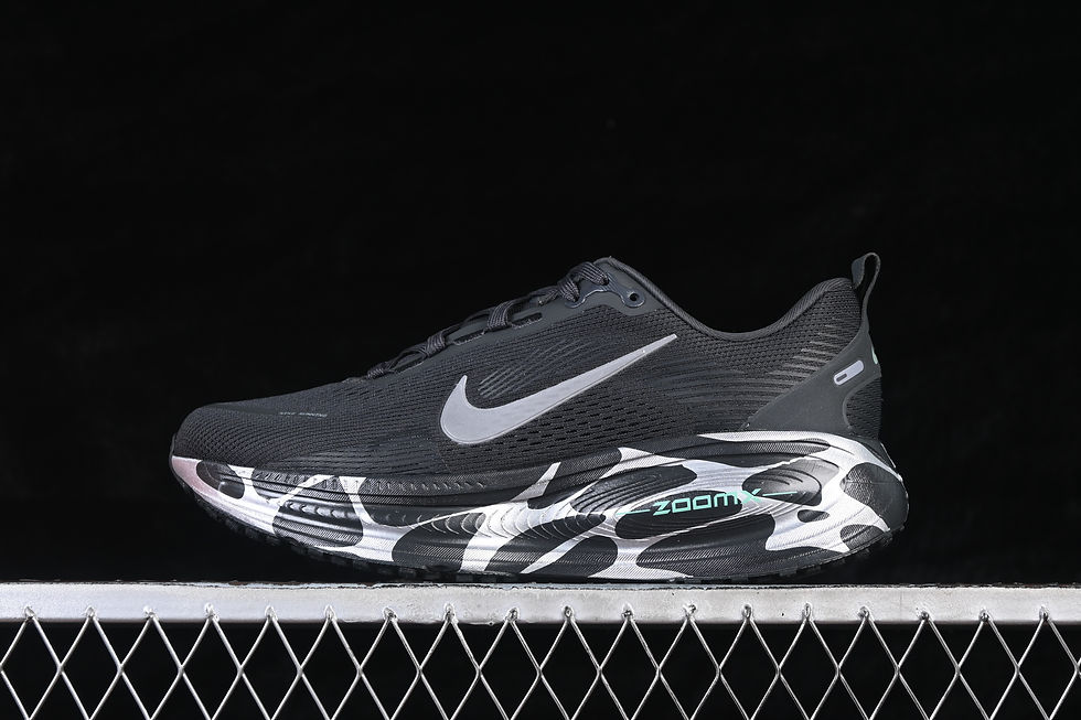 Thumbnail: Nike Air Zoom Vomero 18