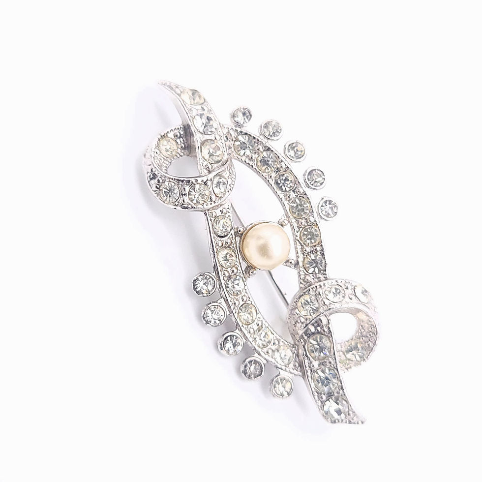 Thumbnail: Vintage Rhinestone and Faux Pearl brooch