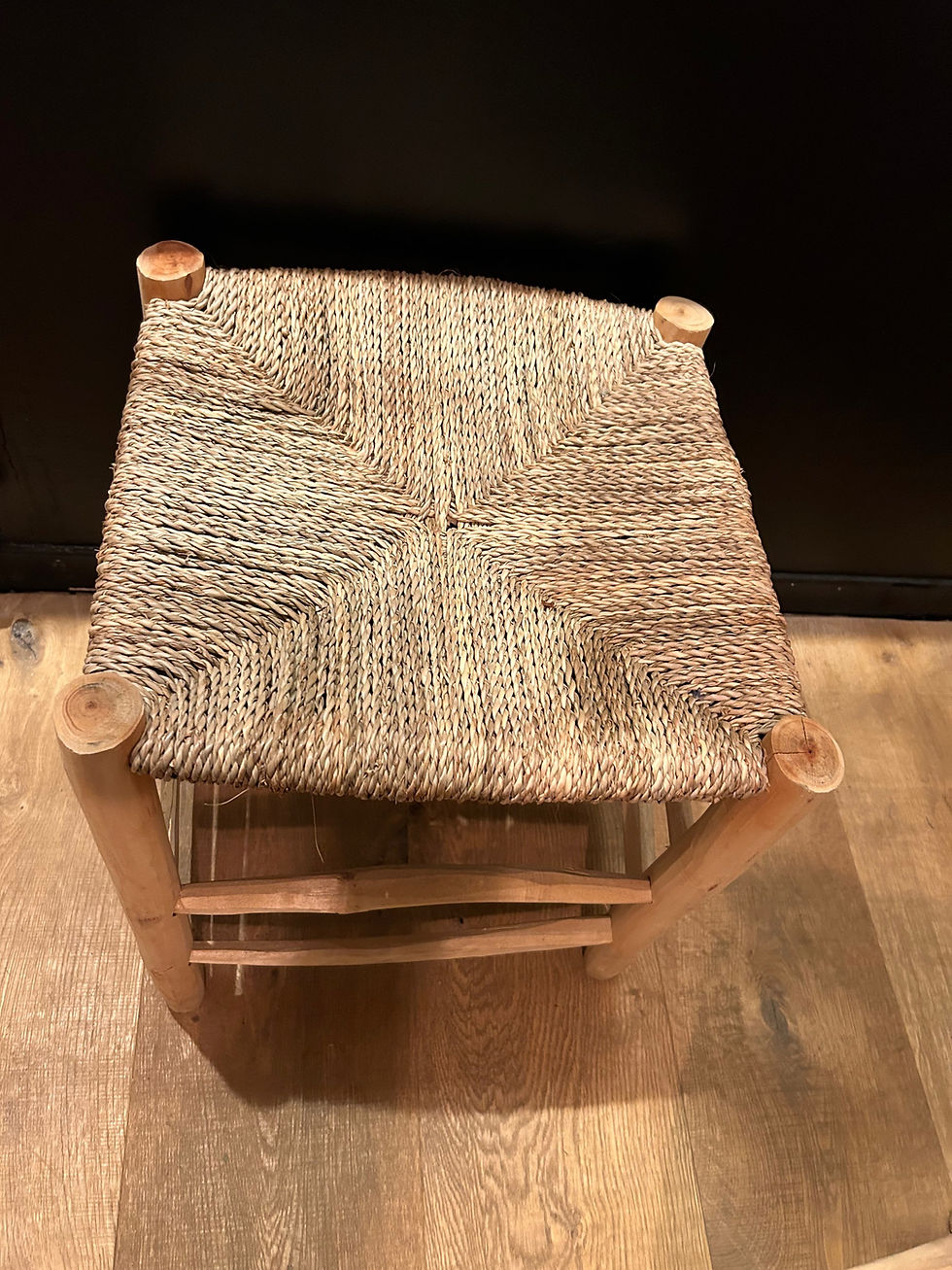 Miniature : Tabouret en bois d’eucalyptus assise en paille 
