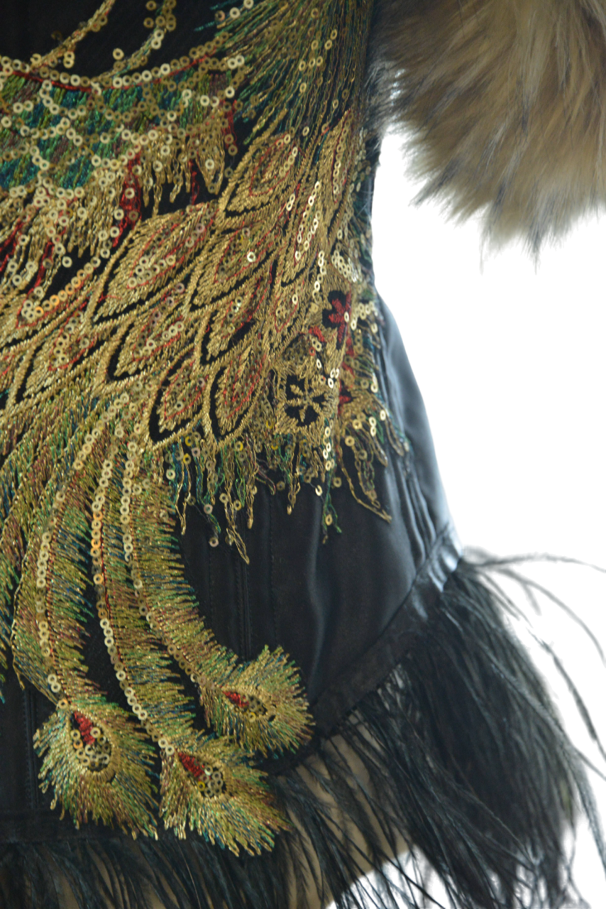 Miniature : Corset noir russe femme broderie paon et manches en fausse fourrure