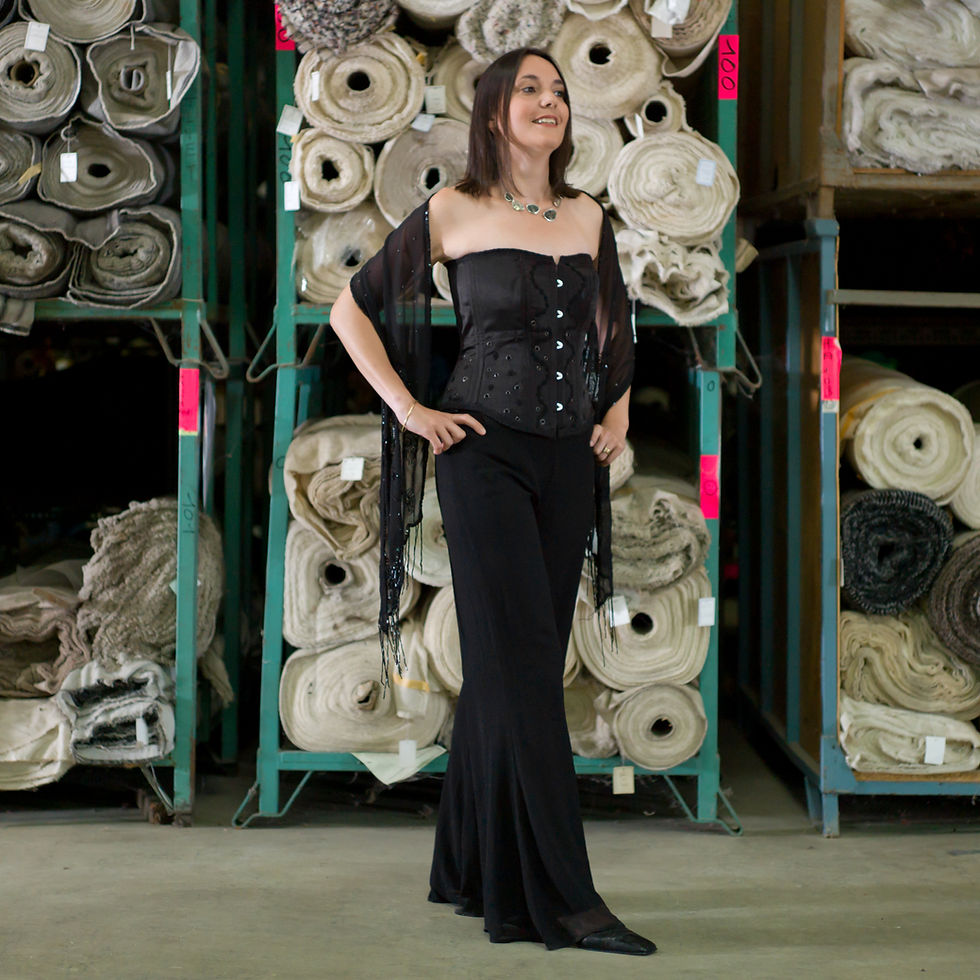 Miniature : Corset à trous et dentelles