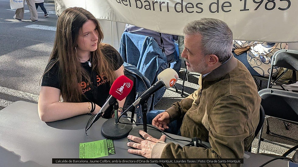 L’alcalde de Barcelona, Jaume Collbni, amb la directora d’Ona de Sants-Montjuïc, Lourdes Tasies | Foto: Ona de Sants-Montjuïc