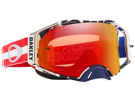 Oakley moves to Darbi Accessories