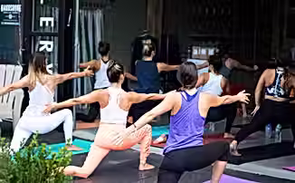 Corsi di Yoga dalle h 12,30 alle h 13,30 e dalle 13,30 alle h 14,30