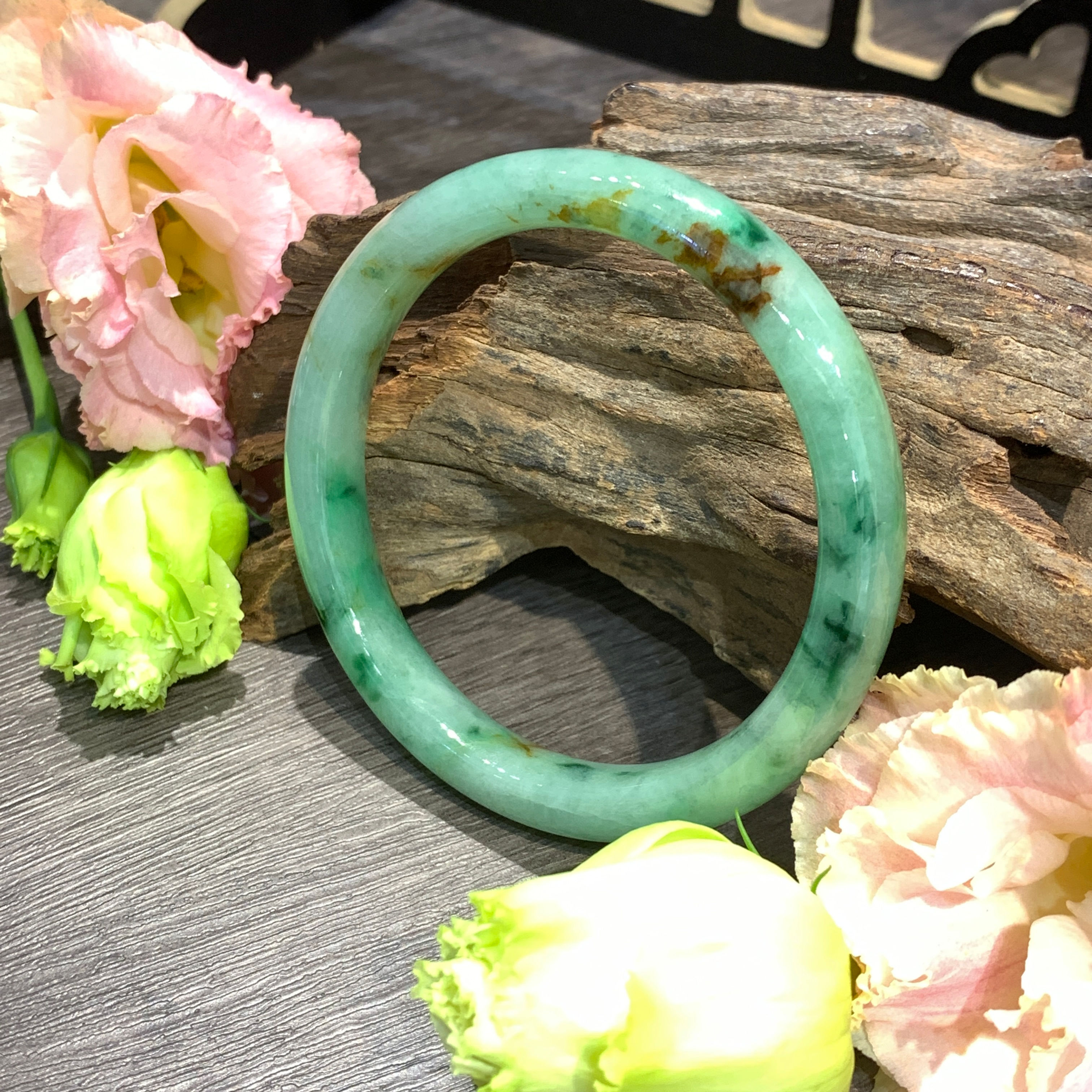 A玉 - 冰種三彩玉鐲(正圈) [奉送香港翡翠鑑証書: SC 218864]