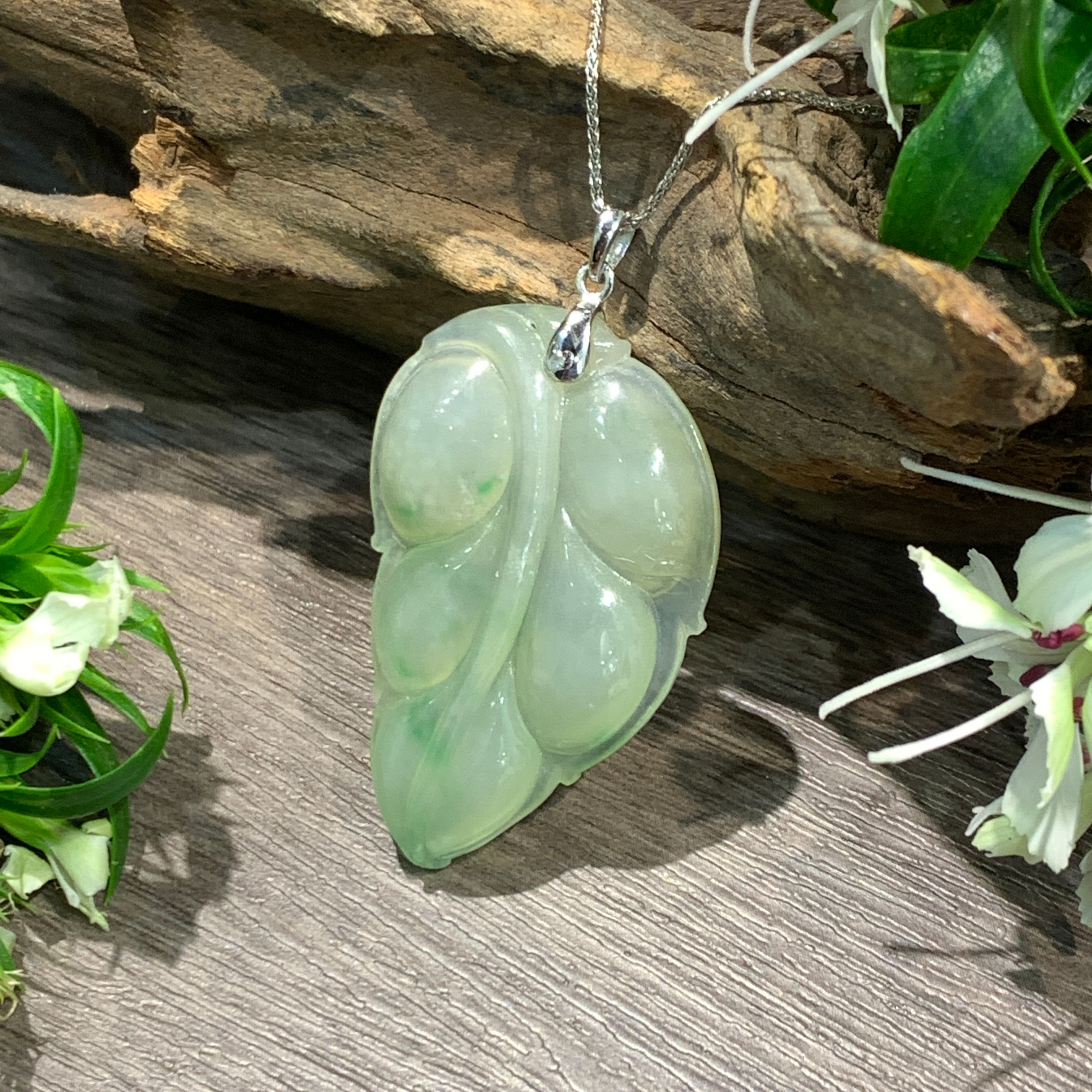 A玉 - 18K白冰種福祿樹葉吊墜 [奉送香港翡翠鑑証書: SC 185573]