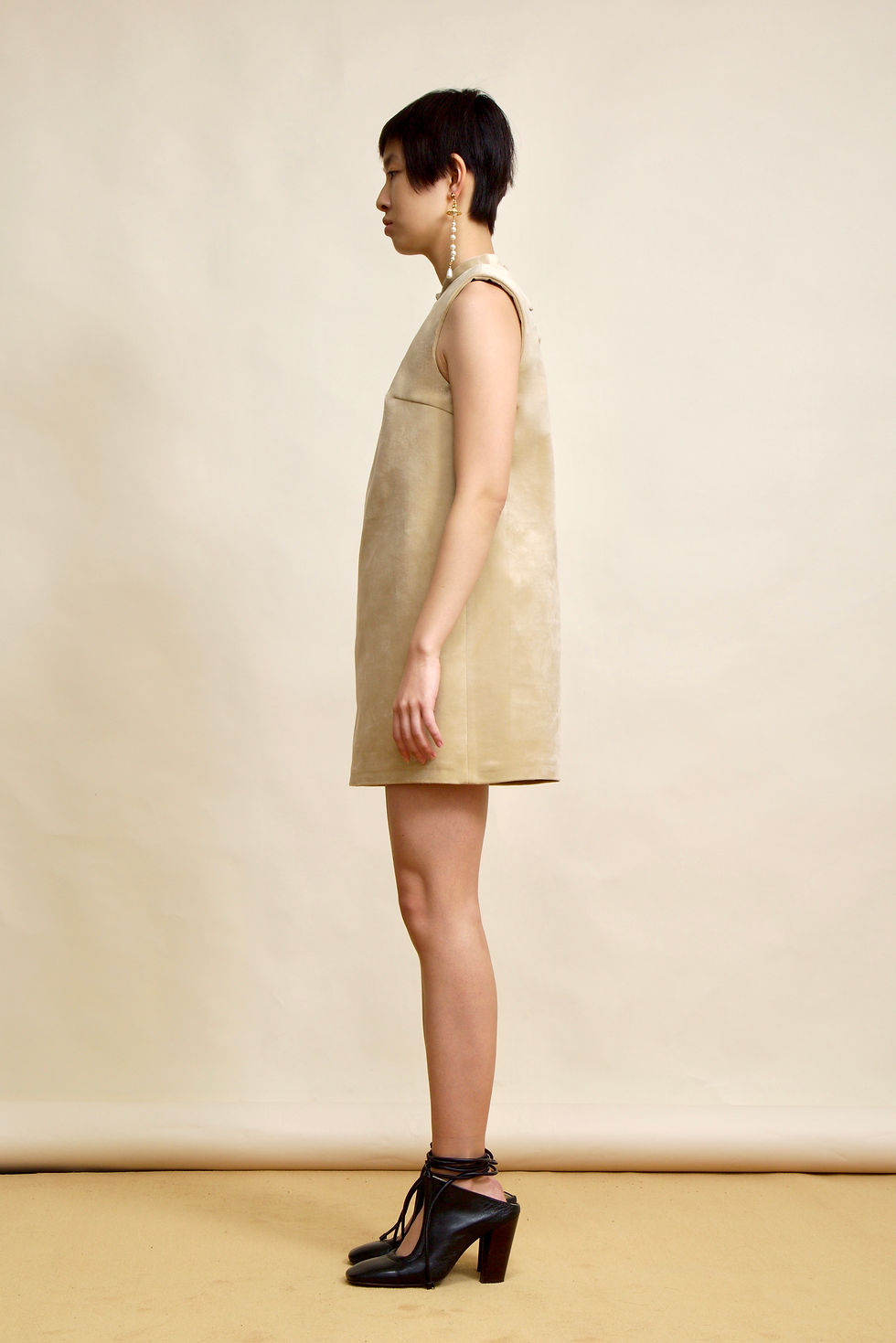 Miniature : Davia - beige velvet dress