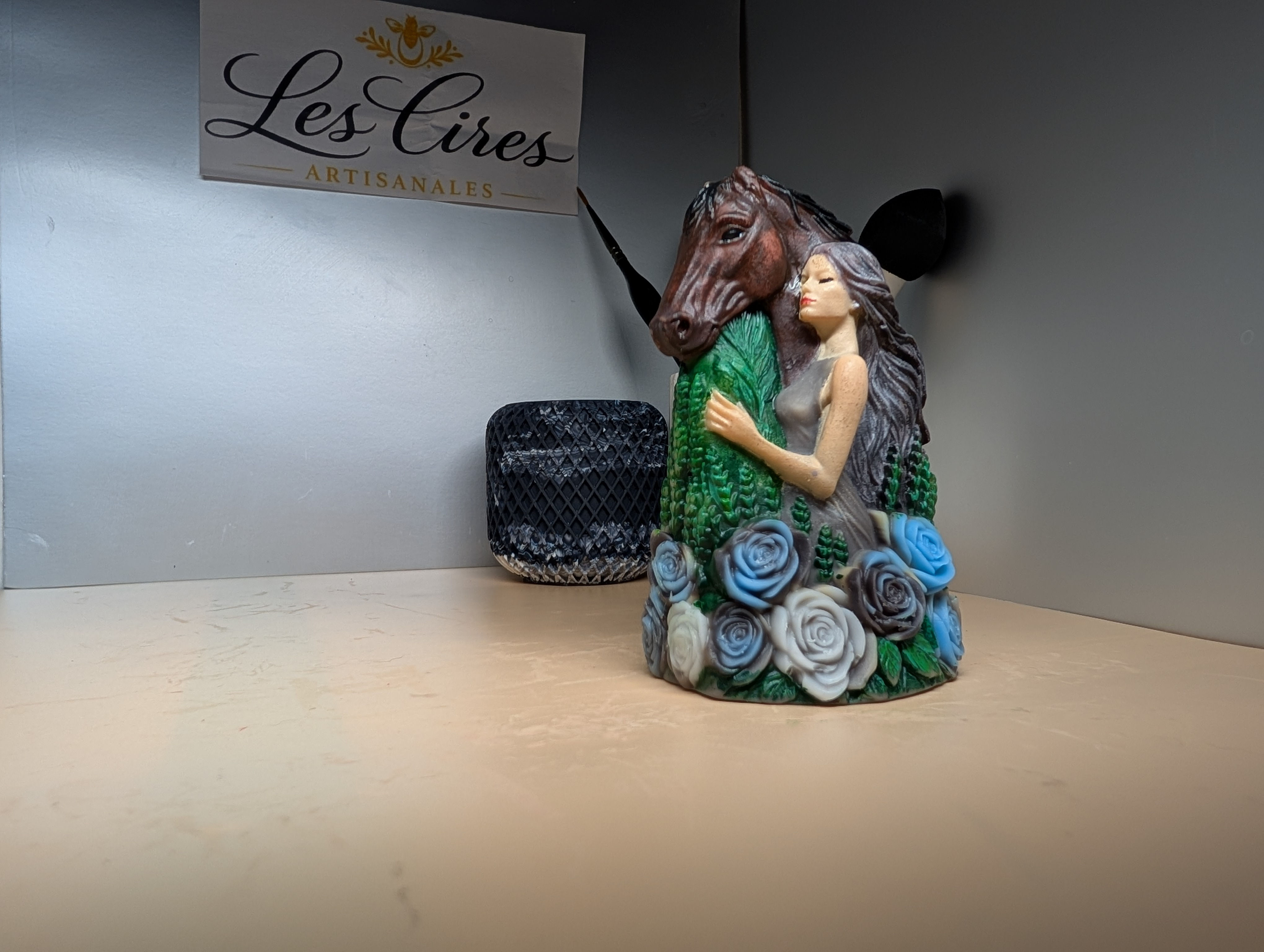 fondant moulée colorée (femme/cheval)