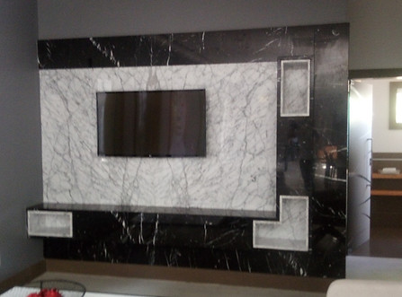 Hack de granito nero marquina com mármore carrara