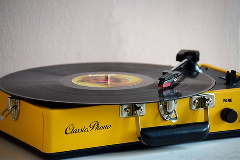 Gelber Plattenspieler