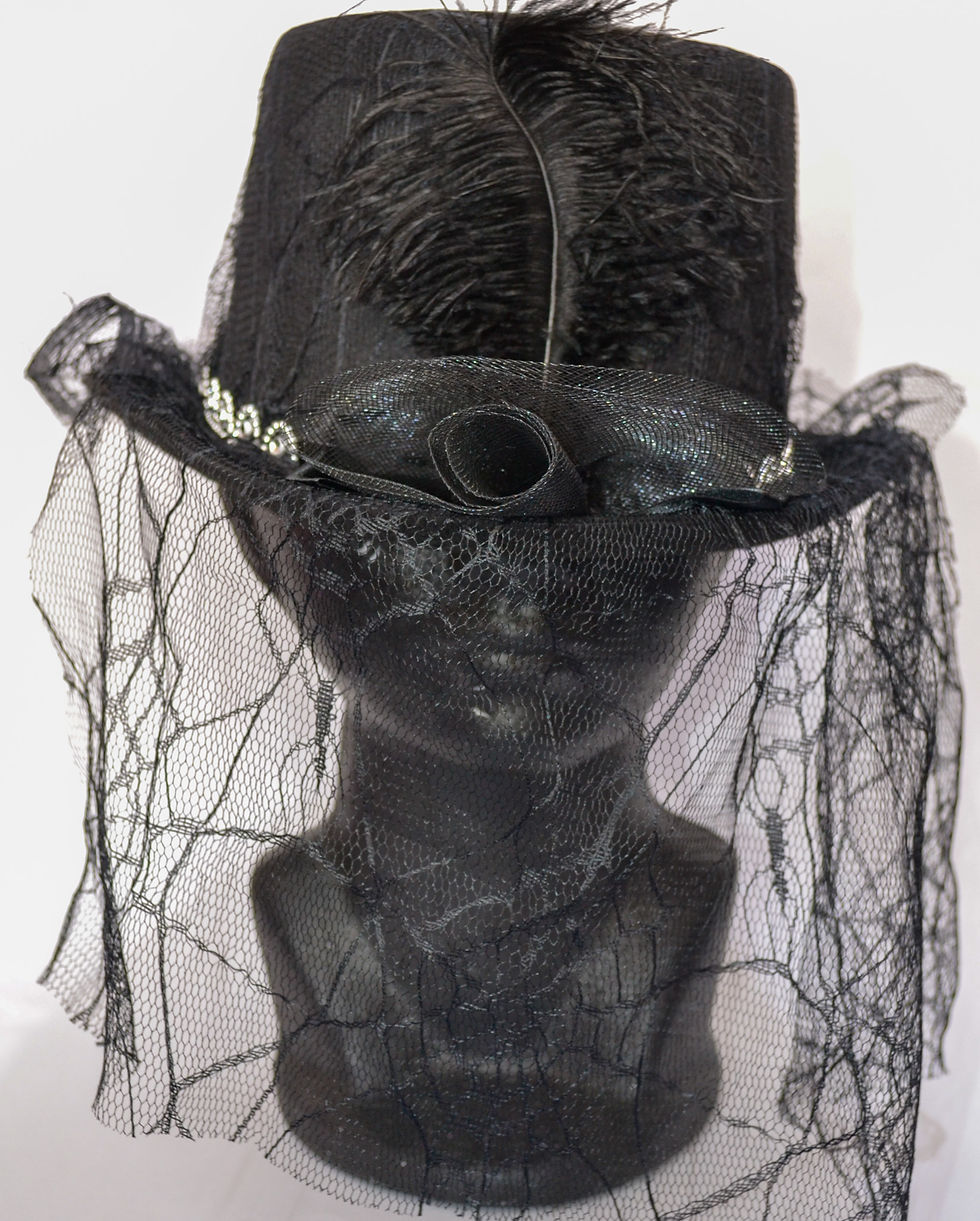 Miniatura: Sombrero Copa Negro con pluma y encaje