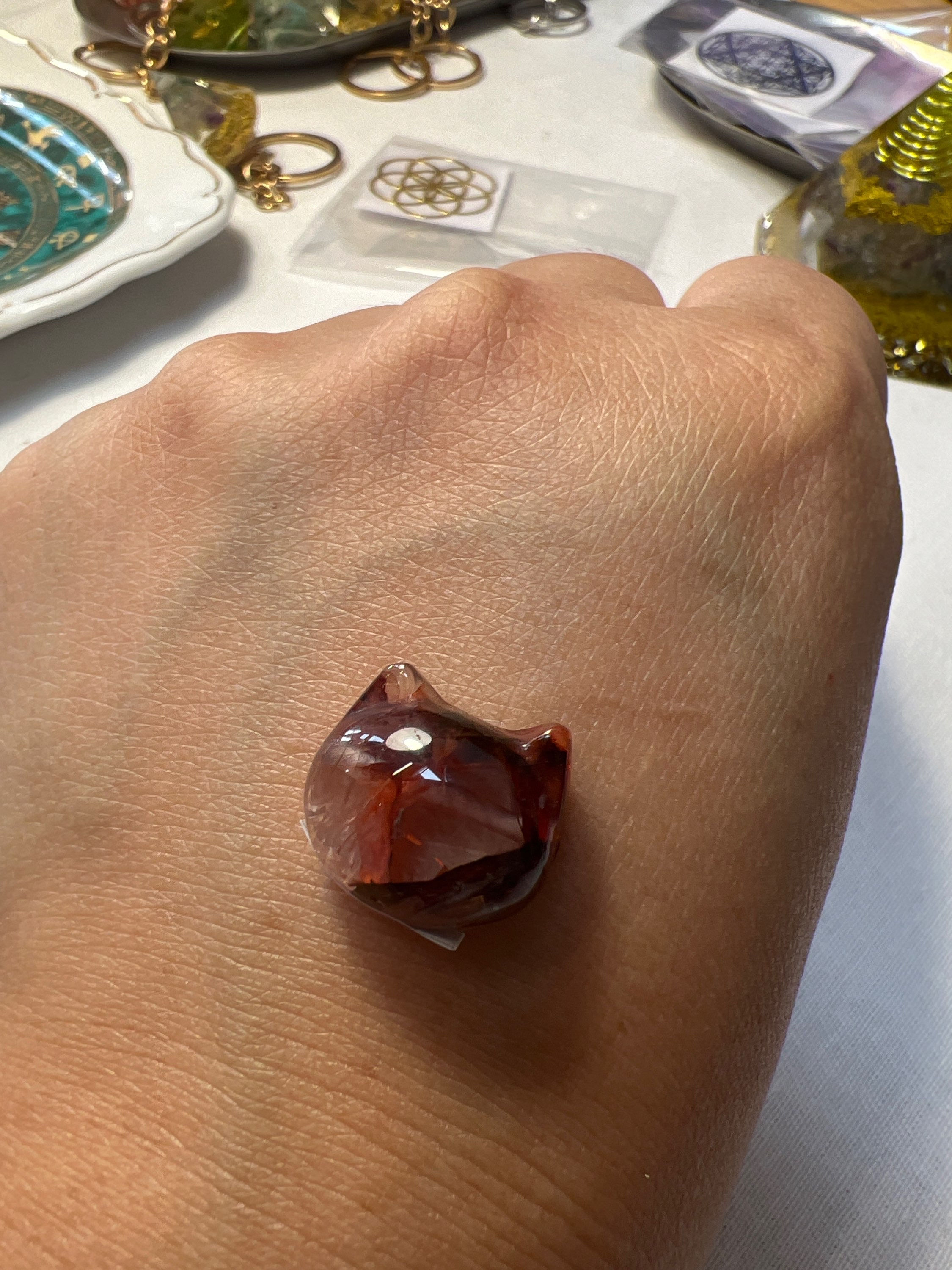 紅膠花貓咪頭（已打孔）