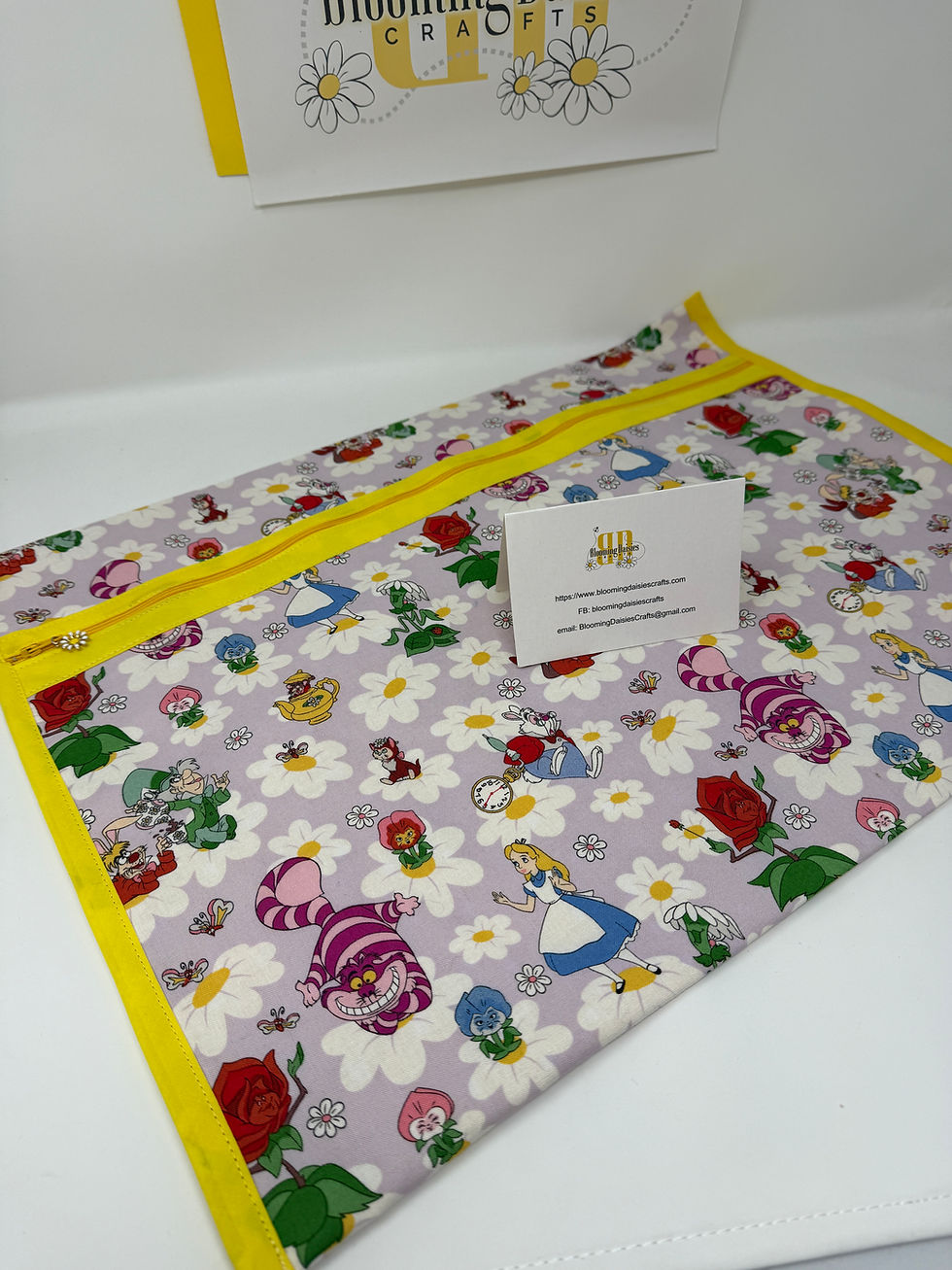 Q-Snap Project Bags - Alice in Wonderland 8x8, 11x11 or 11x17