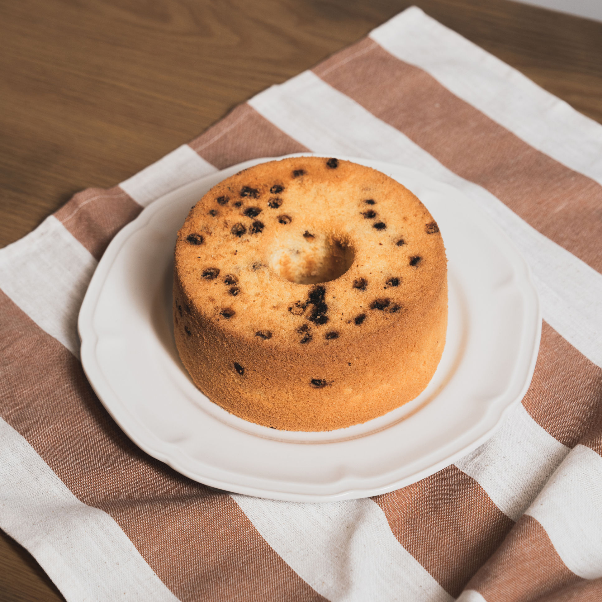 Chocolate Chips Chiffon Whole Cake