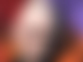 :Retrato de Anton LaVey con capa negra y fondo con símbolo de Baphomet, representando la fundación de la Iglesia de Satán en 1966.