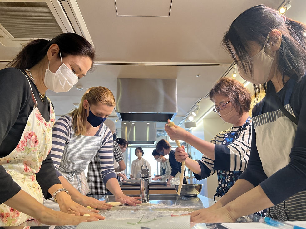 四つ編みの棒の部分をつくります。