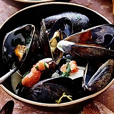 STEAMED MUSSELS (AP)
