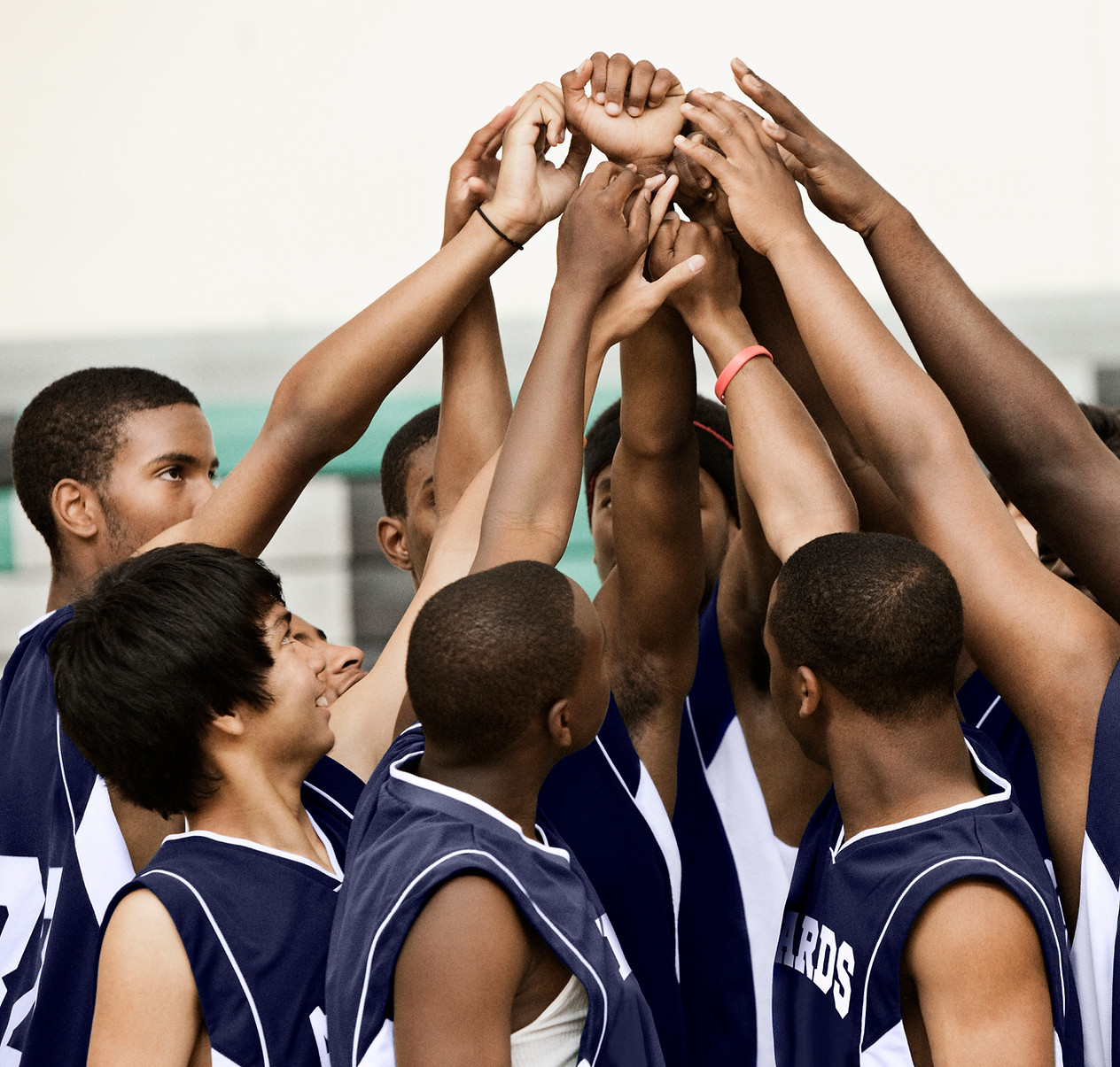 Armen omhoog in Huddle