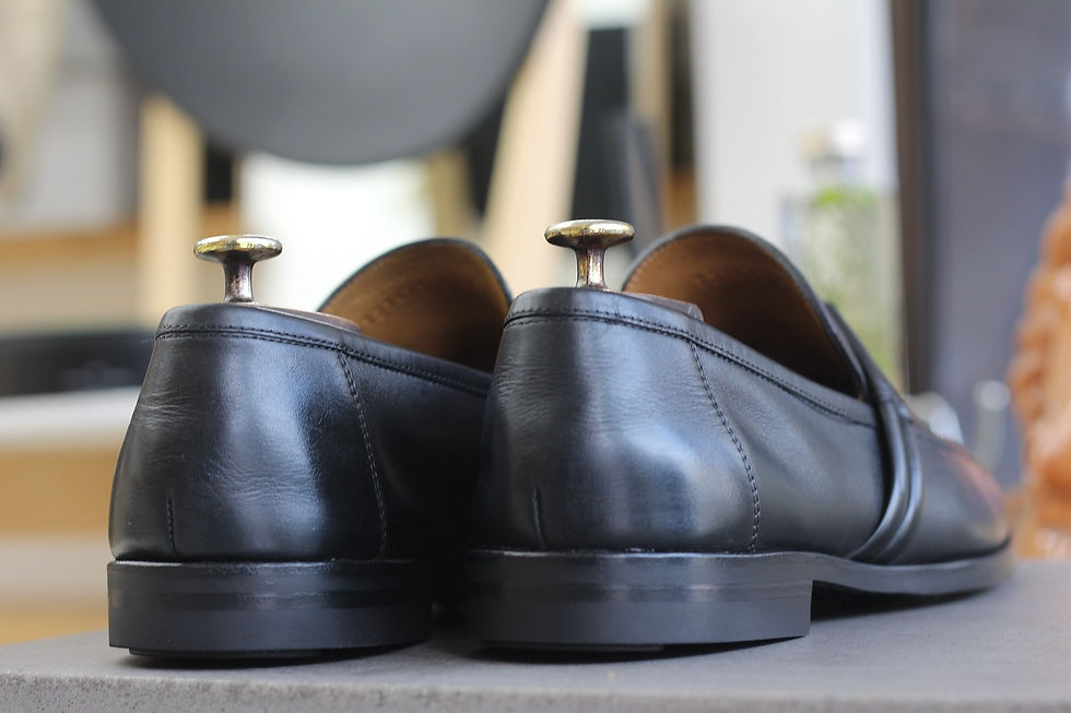 Louis Vuitton ヴィトンのドレスシューズのオールソール交換事例。Dainiteソール仕様で補強されたアウトソール。