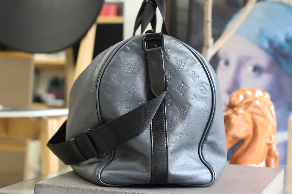Louis Vuitton ボストンバッグを黒からグレーにリカラーし、クリーニングと補修を施した仕上がり写真