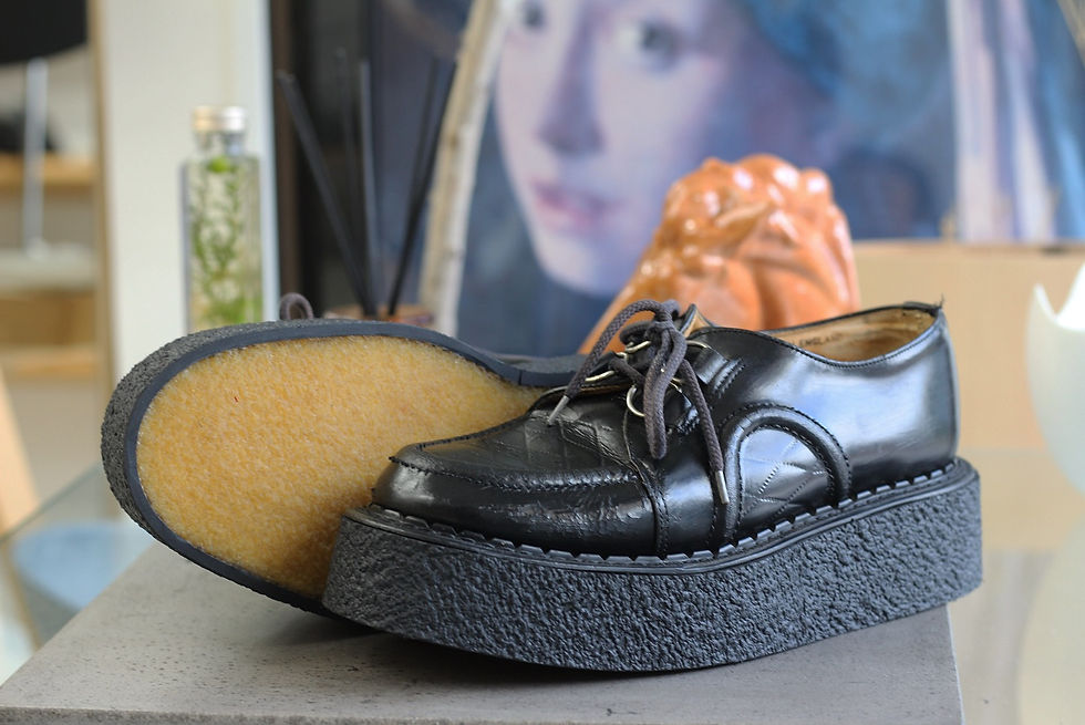 George Cox ジョージコックスのオールソール交換と丸洗いクリーニング施工後の写真。