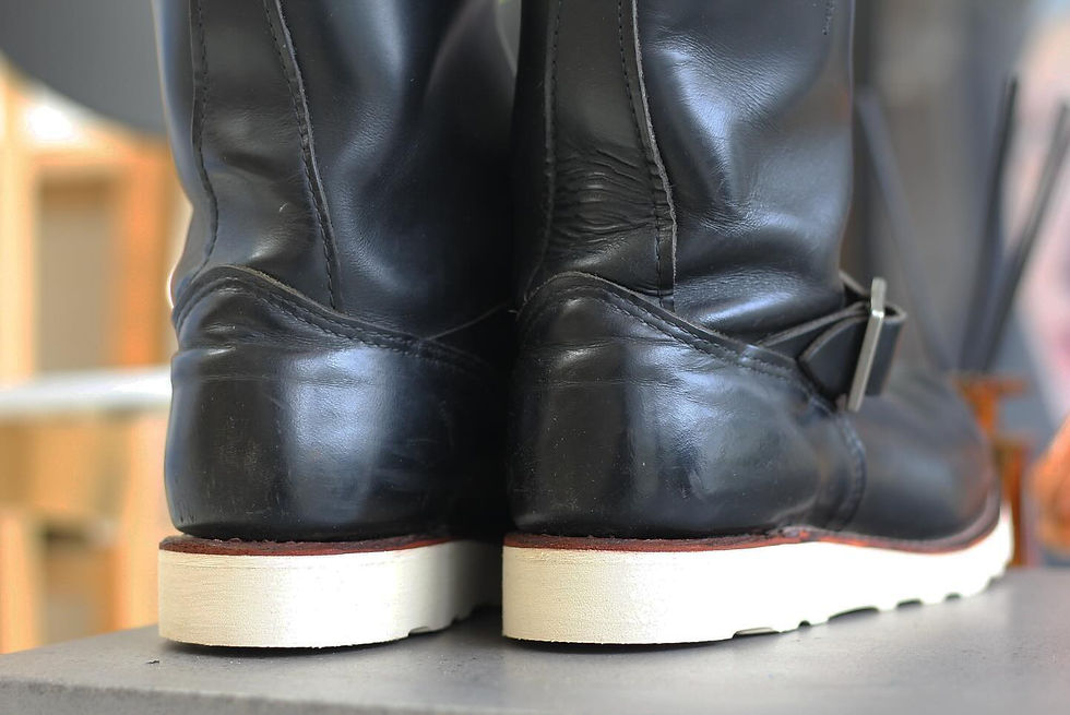 Red Wing(レッドウイング)エンジニアブーツをVibram 4014ソールにカスタム。ミッドソール交換とコルクの詰め直しで耐久性も向上。埼玉 大宮「VIVOshoesalon」では郵送修理可、他店で断られた修理も対応可能。