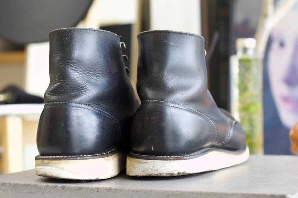 レッドウイングのブーツをvibram100ソールにカスタムし、ミッドソール交換と丸洗いを行った修理後の写真。
