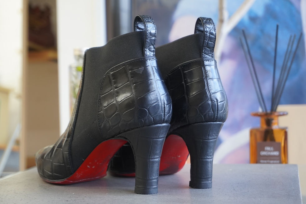 Christian Louboutin(クリスチャンルブタン)のヒール折れ修理後の背面写真