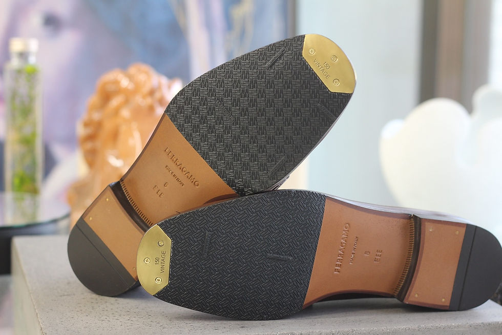 Salvatore Ferragamo革靴のミシュランハーフラバーと台形スチール取付後の写真。