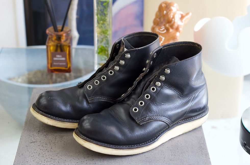 レッドウイングのブーツをvibram100ソールにカスタムし、ミッドソール交換と丸洗いを行った修理後の写真。