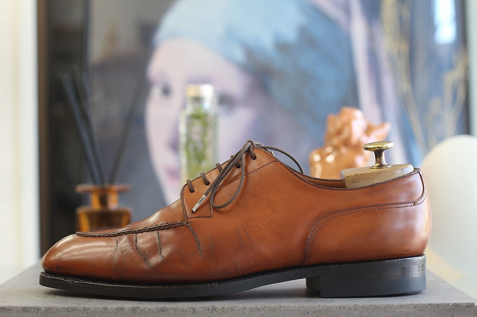 修理中のエドワードグリーンの革靴 vivoshoesalon