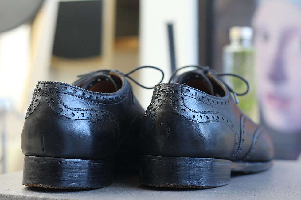 修理後のEdward Greenの黒フルブローグシューズのリペア写真