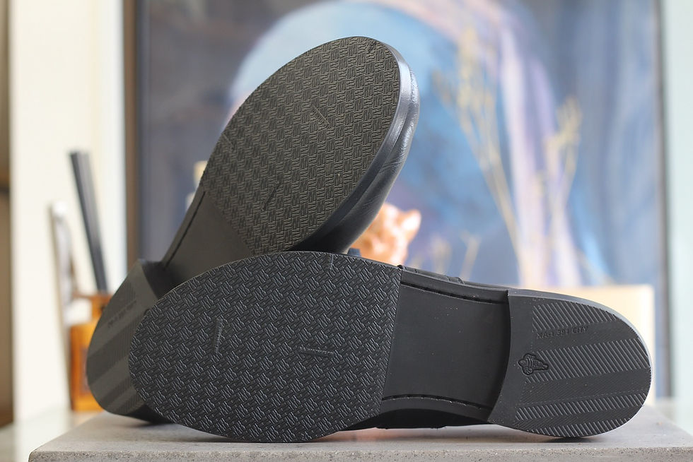 ジャーマントレーナーをソールカスタム。革靴仕様に仕上げた黒スニーカー。