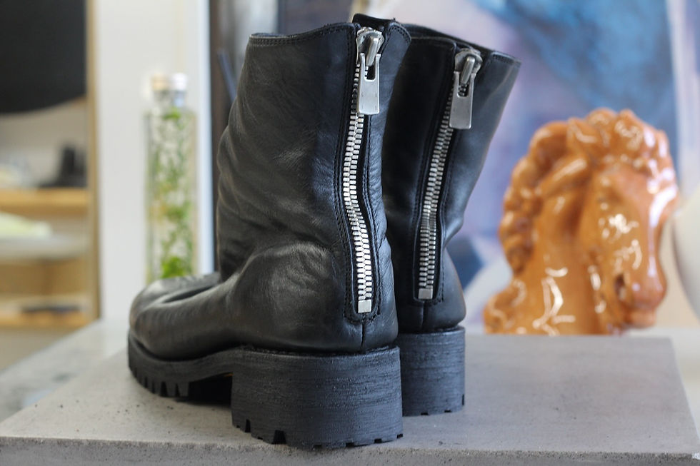 GUIDI(グイディ)ブーツのオールソール交換とファスナー修理、丸洗いクリーニング行った施工後の写真