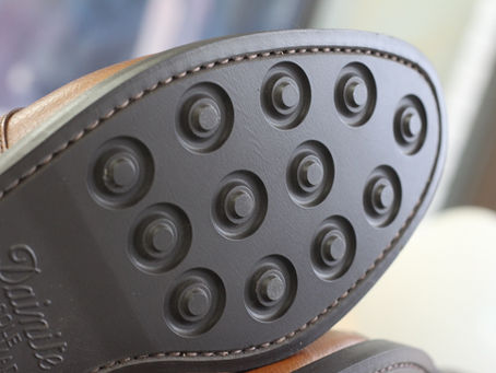 Crockett & Jones ダイナイトソール交換・溝掘り仕上げ