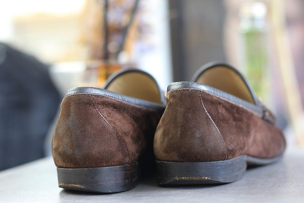 GUCCIのスエードローファー。丸洗いとダミーウェルト装着、オールソール、ミシュランハーフラバーで補強された修理後の状態。