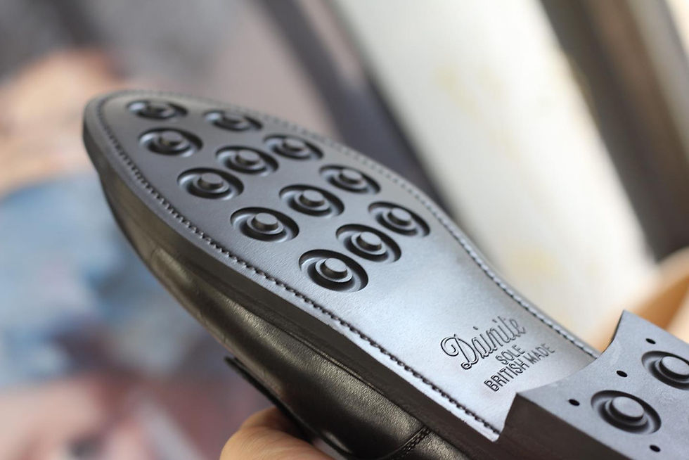 J.M. Weston jmウエストンの革靴をダイナイトソールでオールソール交換した修理例