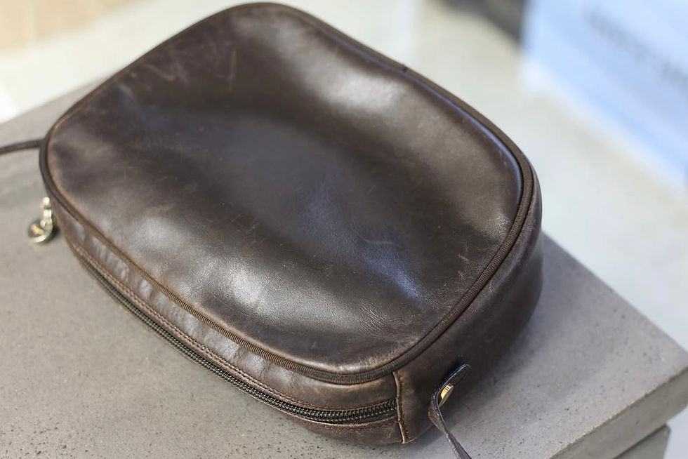 Salvatore Ferragamoのバッグをリカラーとクリーニングで再生した修理後の画像
