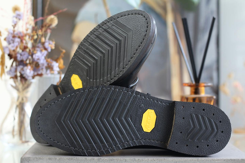 REDWING レッドウイングのポストマンをVibram #700ソールでカスタムした修理後の靴底写真