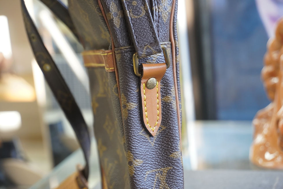 Louis Vuitton（ルイヴィトン）ショルダーバッグの根革交換修理後のディテール写真 