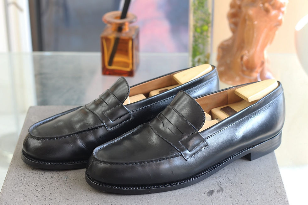 JM Weston 180のオールソール交換とトゥスチール取付後の仕上がり写真。黒のレザーソールにスチールパーツが映える。