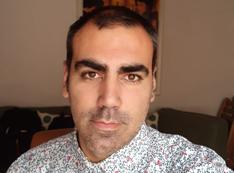 Retrato en primer plano de Mario de la Torre.