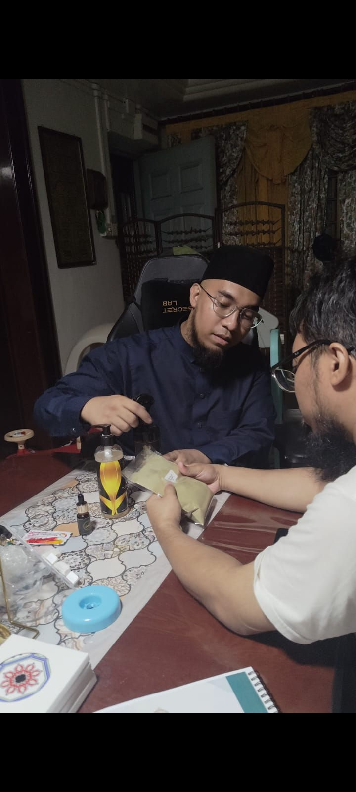 Ustaz Hidayat explaining how to do ruqyah