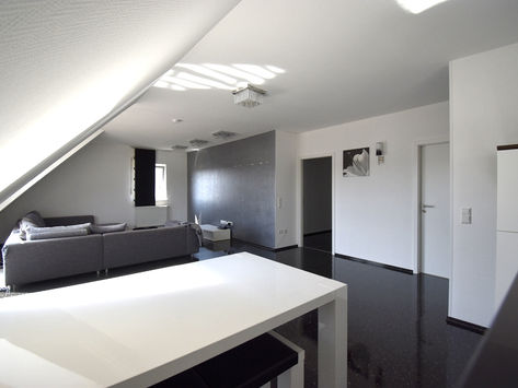 Eppingen: Wunderschöne 4,5 Zimmer-Dachgeschoss-Wohnung mit Aufzug und zwei herrlichen Balkone !!!