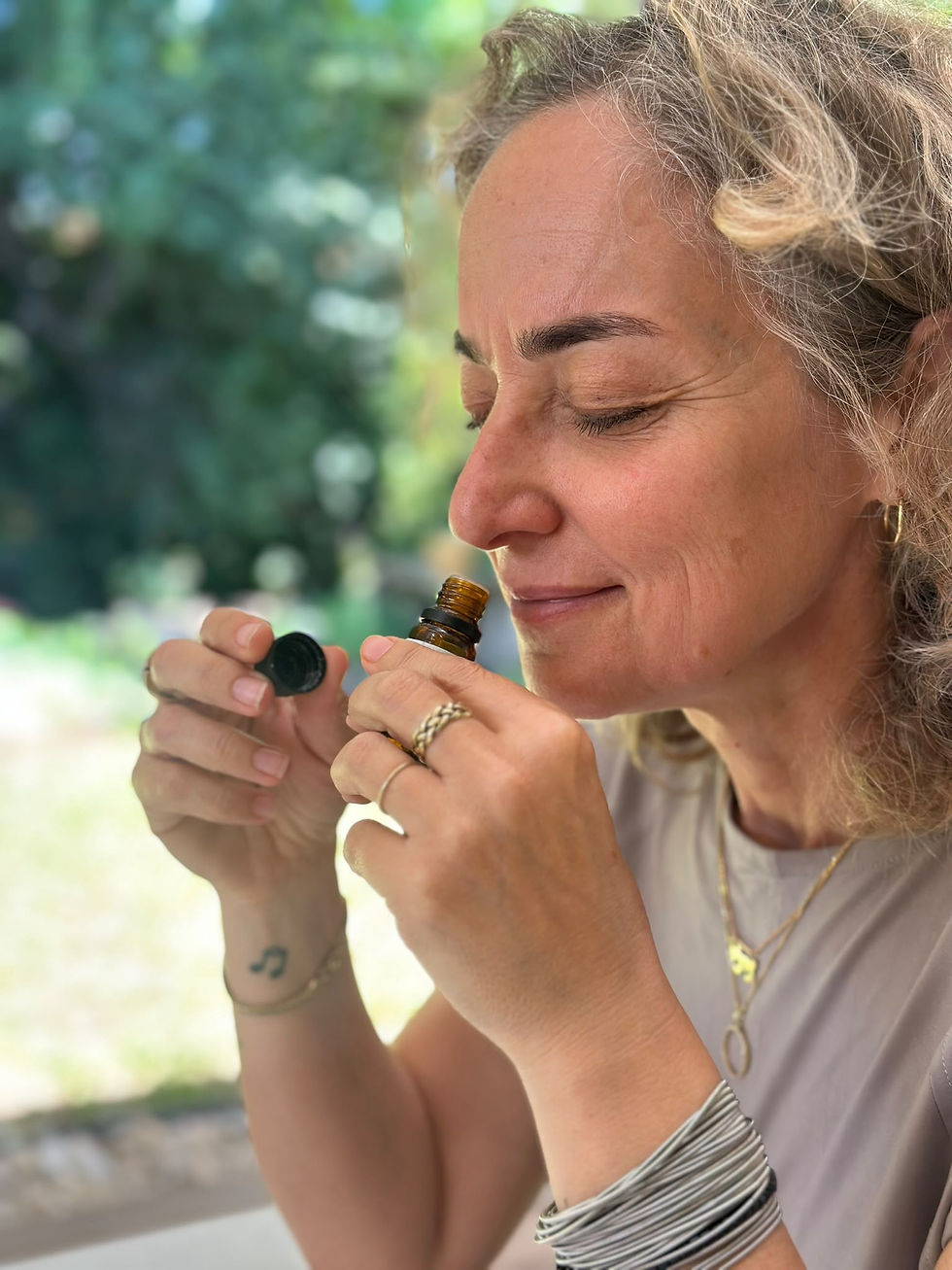 יערה הר שגיא ארומתרפיסטית קלינית בעלת "יערת הדבש הגלילית"