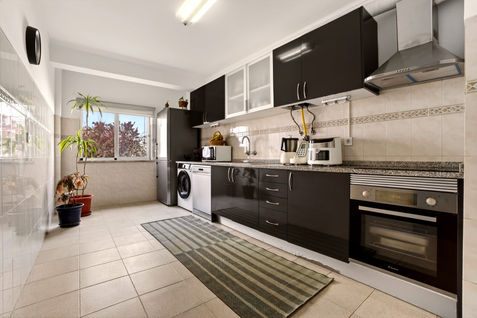 Home staging Cozinha.  Apartamento T2 Alverca, Vila Franca de Xira - valorização imobiliária