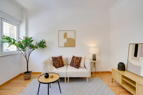Valorização imobiliária Sacavém - sala de estar staged confortável apartamento T2 Little Details