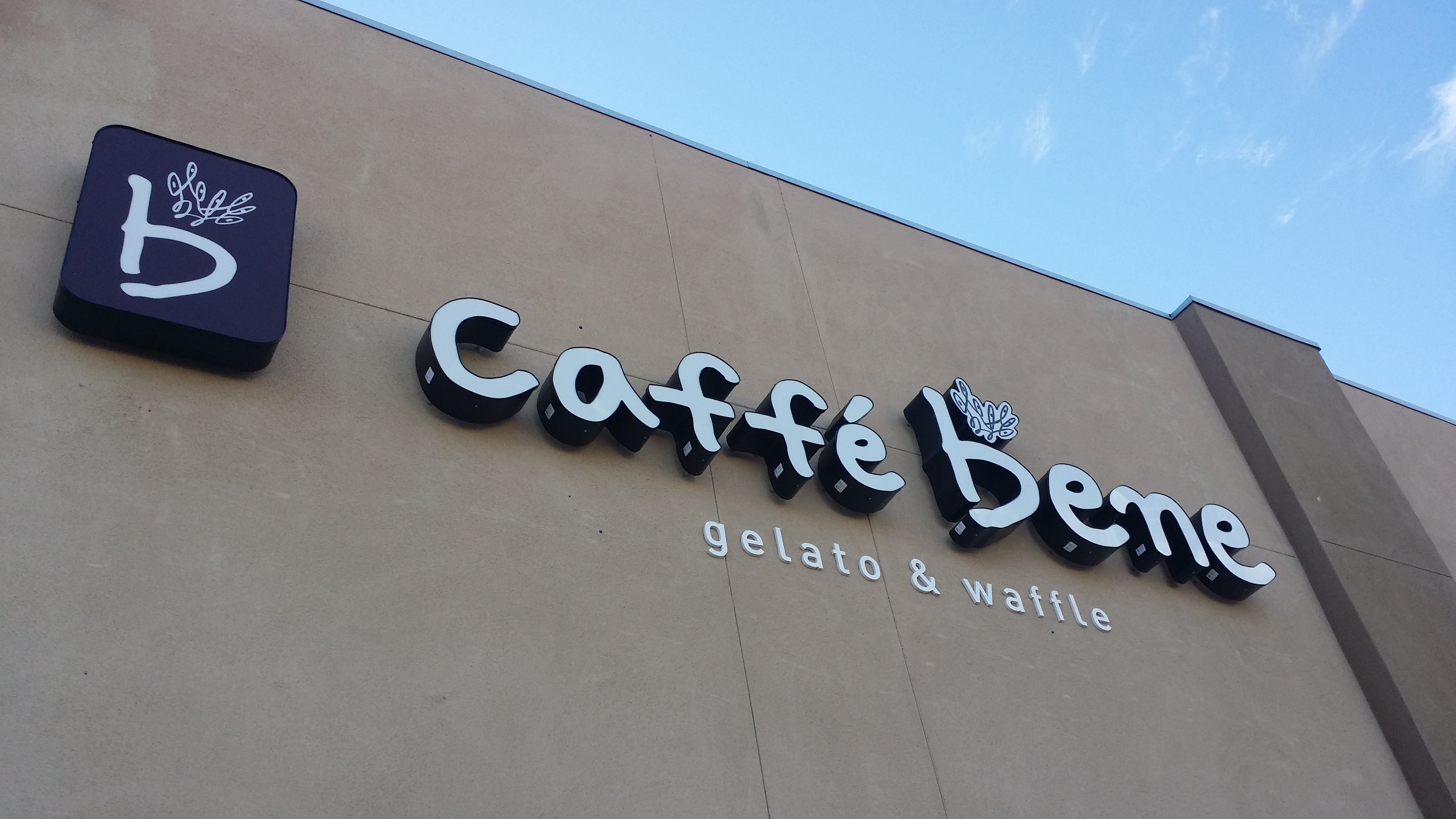 Sign installation. Install sign. Монтаж наружной рекламы. Parking lot lighting. Signage installation.